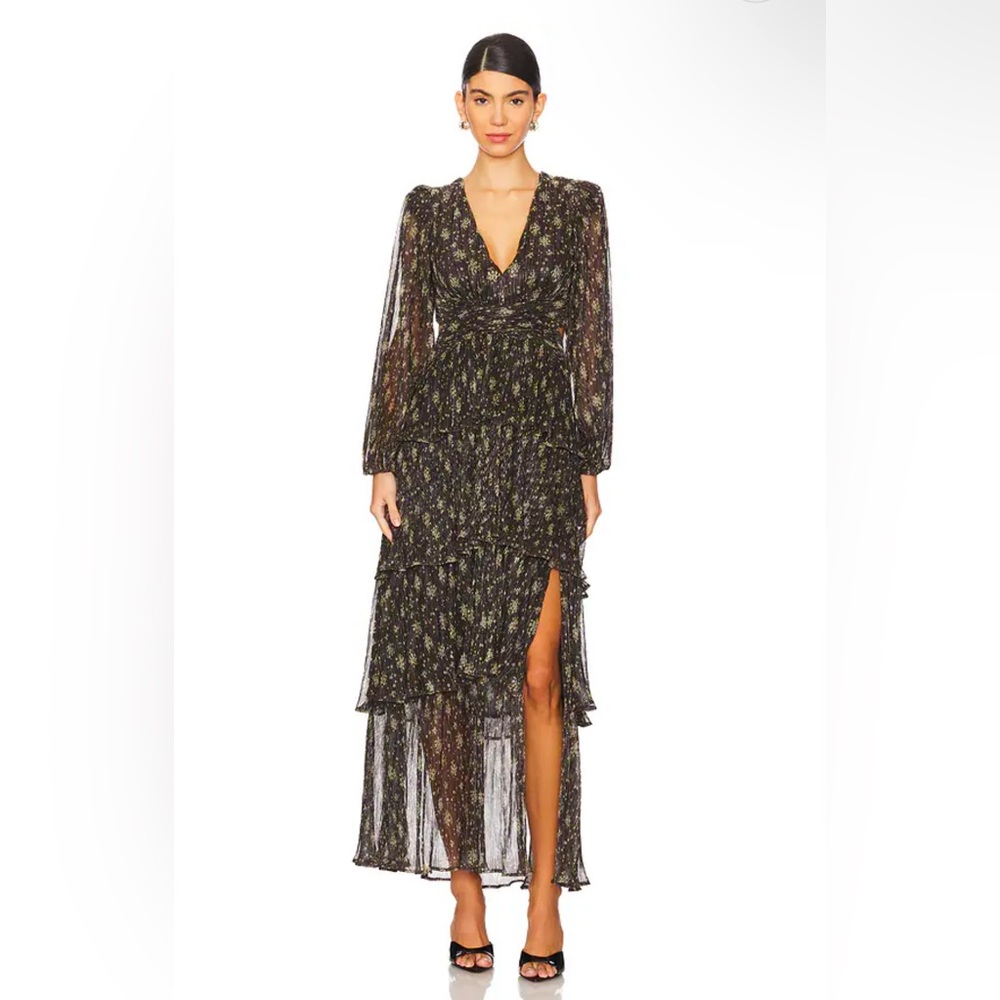 NWOT ASTR the Label Anora Dress in Black & Gold Foil
$178 REVOLVE